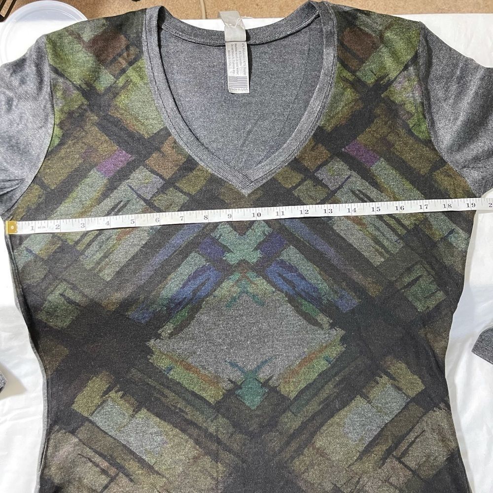 Go Couture Printed V-Neck Sweater Size Large - Picture 4 of 9